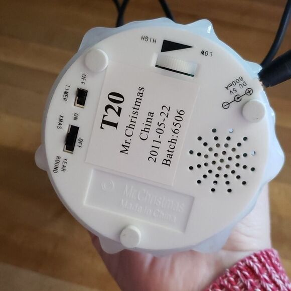 Mr Christmas Angel Glitter Light Sculpture Changes Colors Plays 30 Songs! - Picture 7 of 11